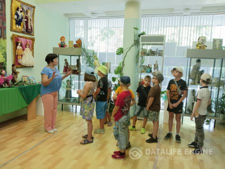 Детки посетили выставочные залы детской библиотеки имени А.С. Пушкина
